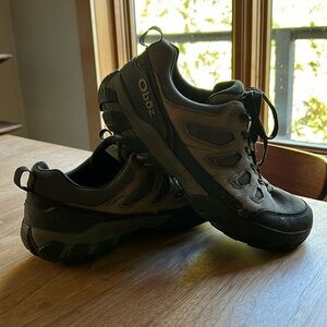 Oboz men’s 11.5 hiking shoes black grey